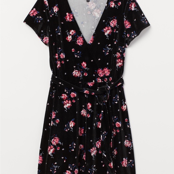 H&M velvet floral wrap dress - size 2 - Picture 6 of 6